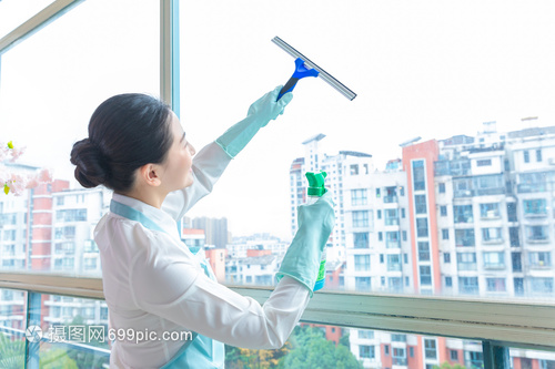 專(zhuān)業(yè)保潔服務(wù) 讓您的玻璃窗煥然一新